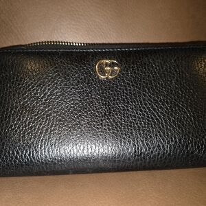 Gucci Black Leather Wallet with Gold Logo
